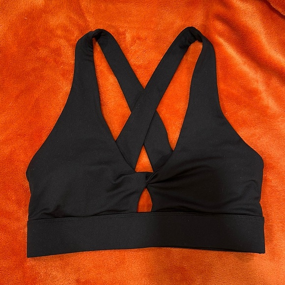 Fabletics Oasis Twist Bra - Picture 3 of 4